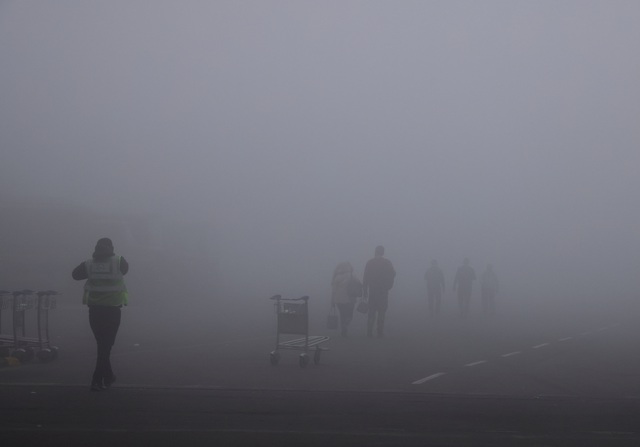 Sương mù 'không thấy đường đi' ở Ấn Độ- Ảnh 1.