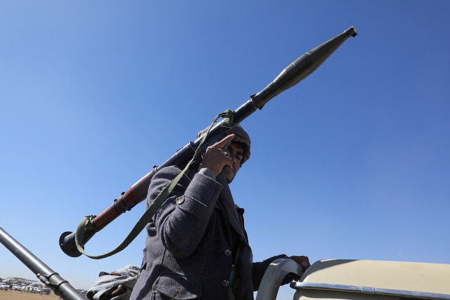 Houthi tuyên bố tiếp tục tấn công, thêm tàu dầu tránh biển Đỏ- Ảnh 1.