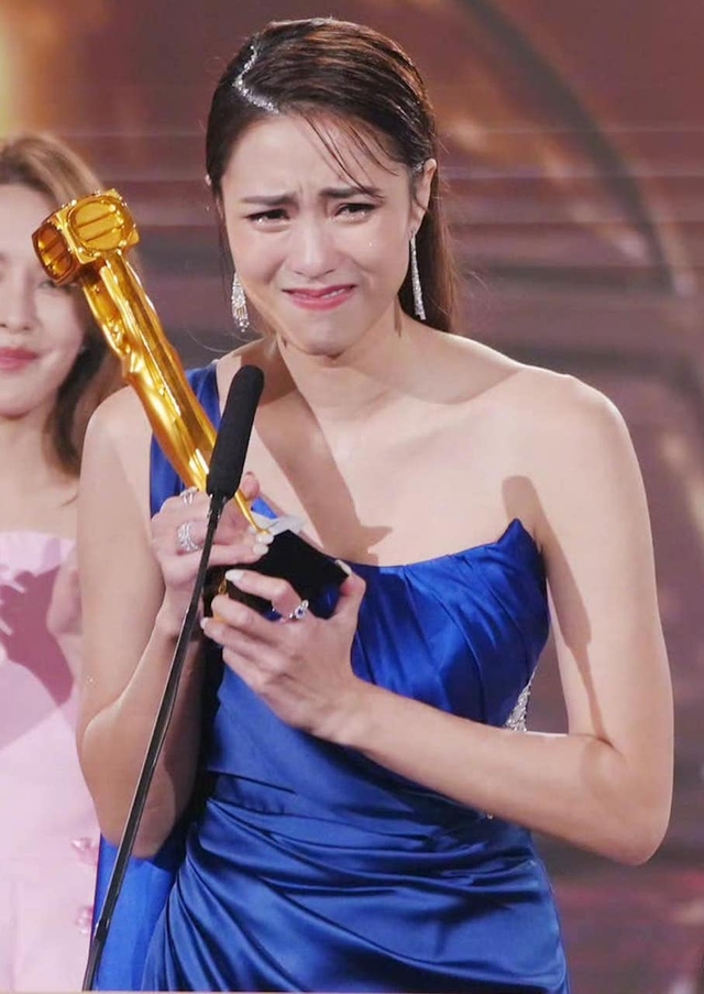 Xa Thi Mạn thắng giải Thị hậu TVB, nhận ba cúp vàng trong một đêm- Ảnh 11.