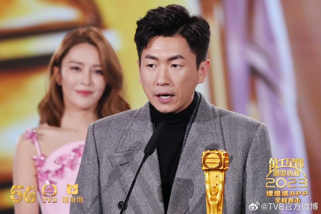 Xa Thi Mạn thắng giải Thị hậu TVB, nhận ba cúp vàng trong một đêm- Ảnh 12.
