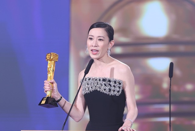 Xa Thi Mạn thắng giải Thị hậu TVB, nhận ba cúp vàng trong một đêm- Ảnh 1.