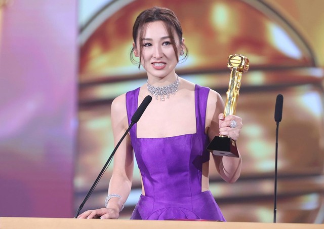 Xa Thi Mạn thắng giải Thị hậu TVB, nhận ba cúp vàng trong một đêm- Ảnh 9.