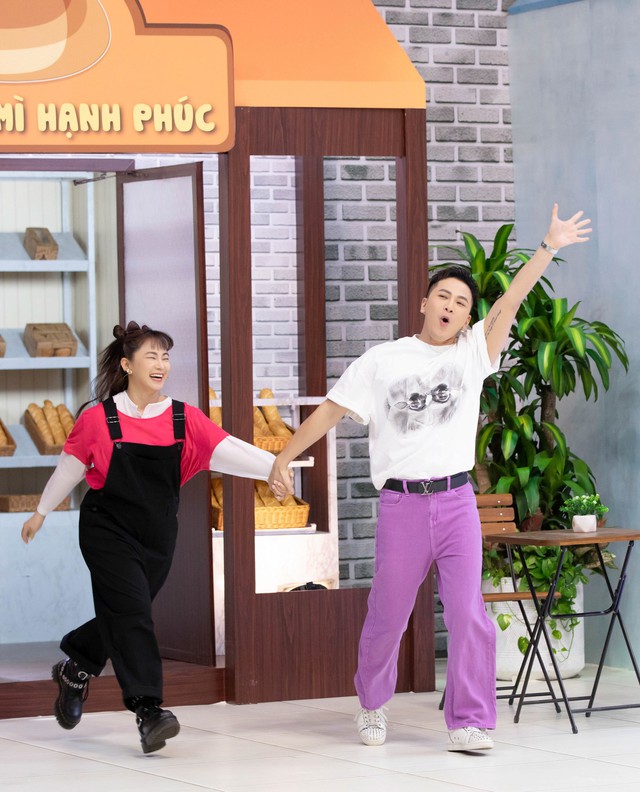 Mai Tiến Dũng đội sổ thi gameshow, bị Hari Won chê 'chơi còn dở hơn chị'- Ảnh 2.