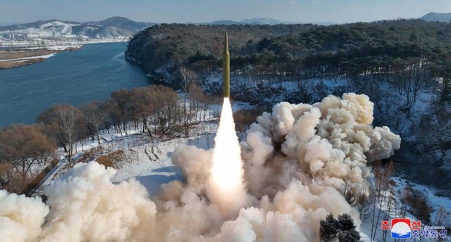 Triều Tiên phóng tên lửa đầu tiên trong năm nay- Ảnh 1.