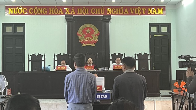 Xét xử vụ án CDC Thừa Thiên - Huế: Trả hồ sơ yêu cầu điều tra thêm- Ảnh 2.
