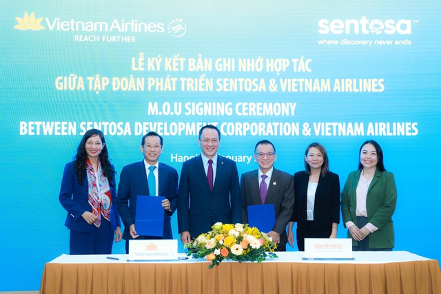 Vietnam Airlines 'bắt tay' với tập đoàn du lịch Singapore- Ảnh 1.