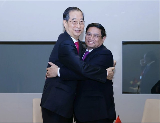 Thủ tướng Phạm Minh Chính gặp song phương nhiều nguyên thủ tại WEF 54- Ảnh 1.