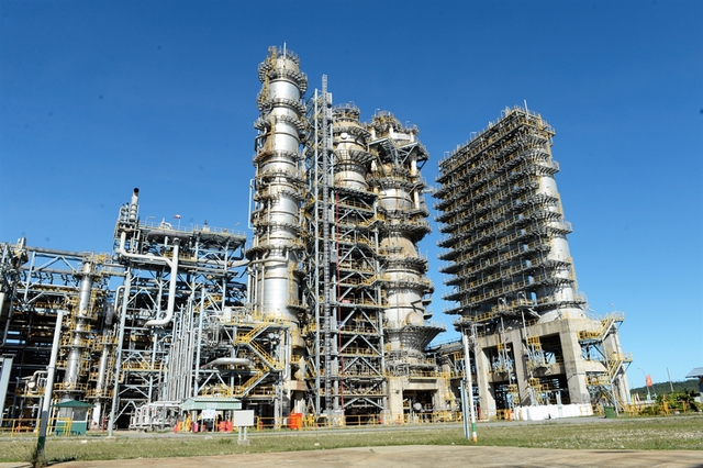 Nhà máy lọc dầu Dung Quất cán mốc chế biến 100 triệu tấn dầu thô- Ảnh 2.