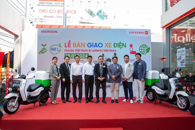 Honda Việt Nam bàn giao 100 xe máy điện cho Loterria- Ảnh 1.