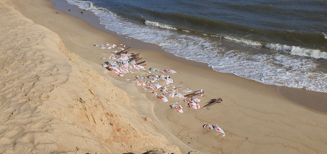 Một bãi biển đẹp ở Quảng Bình bị xâm thực mạnh- Ảnh 2.