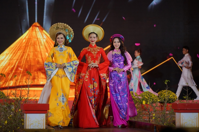 Tưng bừng lễ hội tết Việt 2024 tại TP.HCM- Ảnh 5.