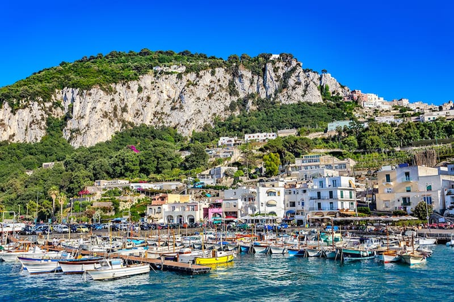 Kinh nghiệm du lịch Napoli: Thành phố lớn nhất miền Nam nước Ý- Ảnh 3.