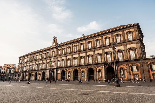 Kinh nghiệm du lịch Napoli: Thành phố lớn nhất miền Nam nước Ý- Ảnh 5.