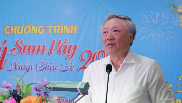 Chánh án TAND tối cao Nguyễn Hòa Bình tặng quà tết tại Phú Yên- Ảnh 1.