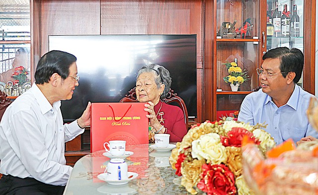 Trưởng ban Nội chính Trung ương Phan Đình Trạc thăm, chúc tết tại Cà Mau- Ảnh 1.
