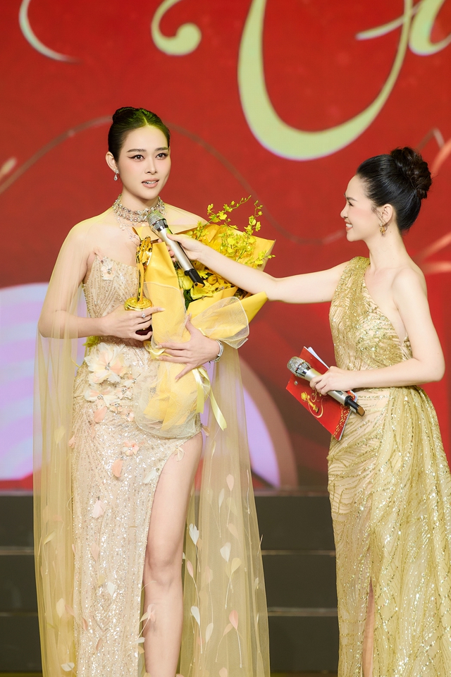 Diệp Bảo Ngọc biết ơn Lý Hải - Minh Hà khi thắng giải Mai Vàng 2023- Ảnh 2.
