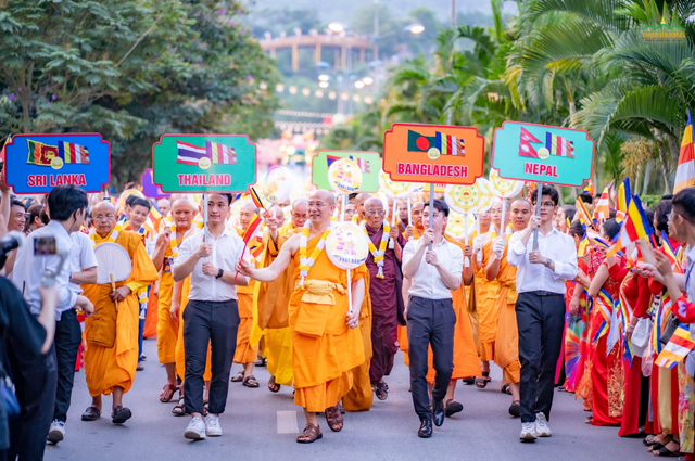 UBND tỉnh Quảng Ninh: Chùa Ba Vàng gây phức tạp dư luận, tiềm ẩn mất an ninh trật tự- Ảnh 1.