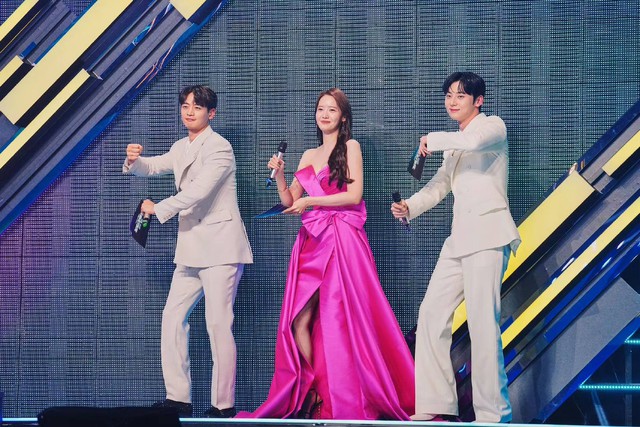 Yoona diện chiếc váy màu hồng cánh sen lấn át spotlight của Aespa, Won Young- Ảnh 6.
