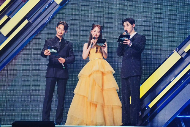 Yoona diện chiếc váy màu hồng cánh sen lấn át spotlight của Aespa, Won Young- Ảnh 5.