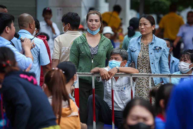 Học phí tăng, sinh viên mong các trường tăng cường học bổng- Ảnh 1.