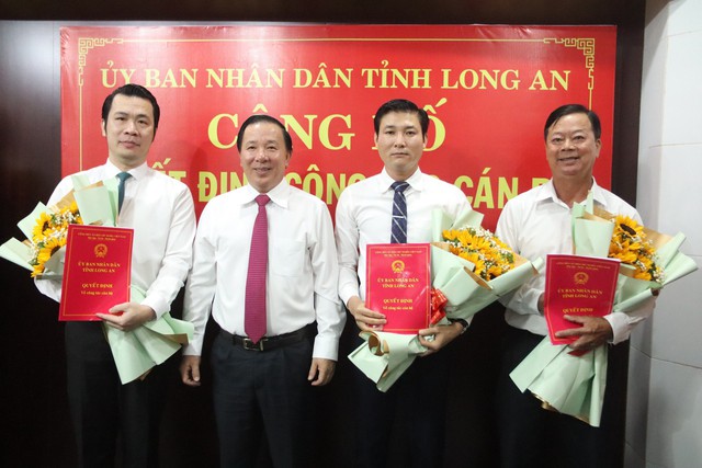 Ông Trương Tấn Sơn được bổ nhiệm làm Phó giám đốc Sở Xây dựng Long An- Ảnh 1.