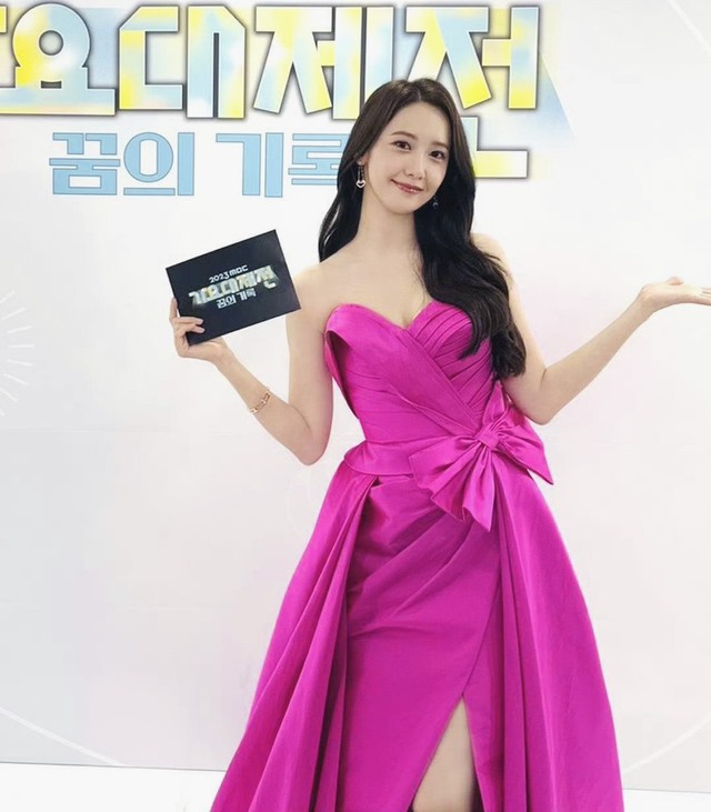 Yoona diện chiếc váy màu hồng cánh sen lấn át spotlight của Aespa, Won Young- Ảnh 2.