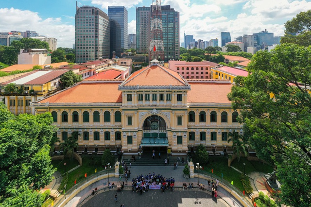 Vẻ đẹp cổ điển, đậm chất châu Âu của bưu điện thành phố Hồ Chí Minh- Ảnh 1.