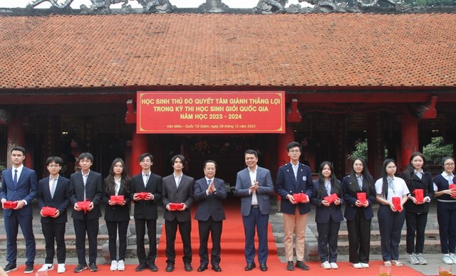 Đội tuyển dự thi học sinh giỏi quốc gia của Hà Nội đông nhất từ trước tới nay- Ảnh 1.