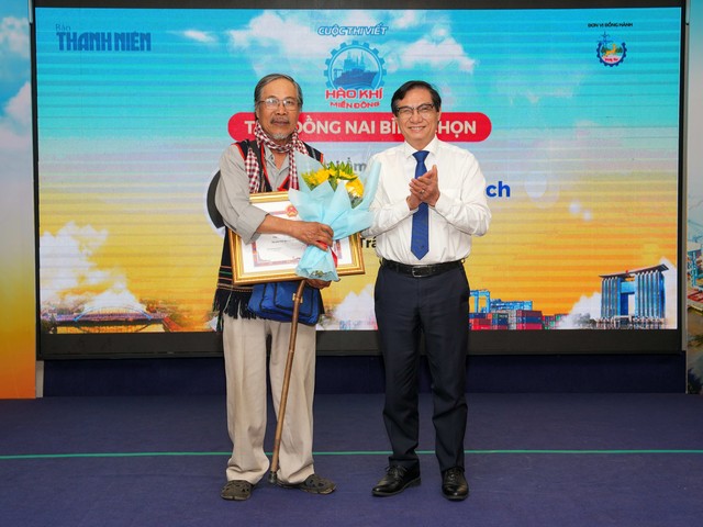 Báo Thanh Niên tổng kết và trao giải cuộc thi viết Hào khí miền Đông- Ảnh 4.