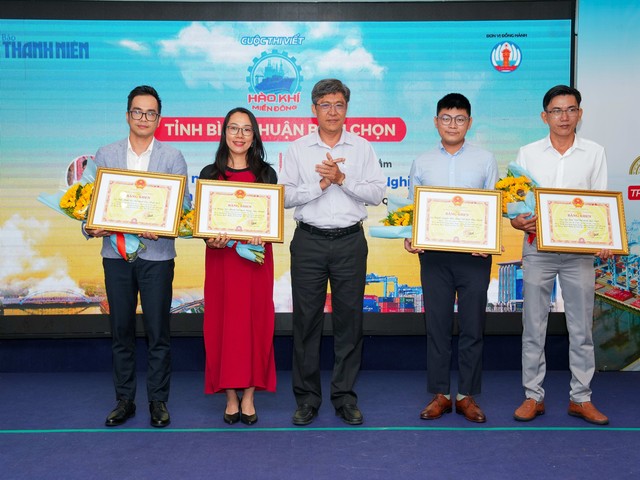 Báo Thanh Niên tổng kết và trao giải cuộc thi viết Hào khí miền Đông- Ảnh 5.