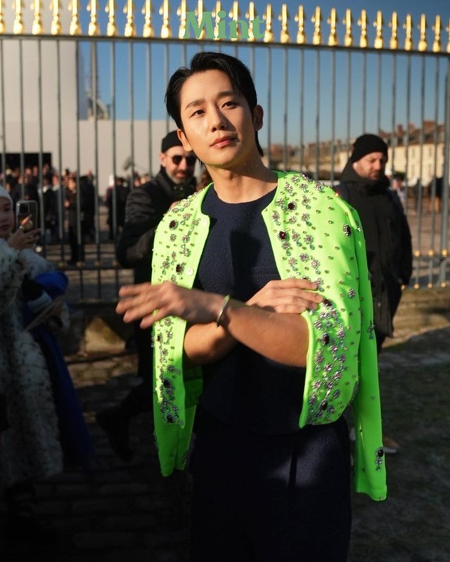 Paris Fashion Week đón màn đổ bộ của sao Hàn, riêng Jung Hae In bị chê- Ảnh 4.
