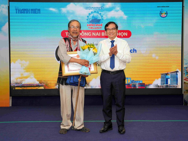 Báo Thanh Niên tổng kết và trao giải cuộc thi viết 'Hào khí miền Đông'- Ảnh 6.