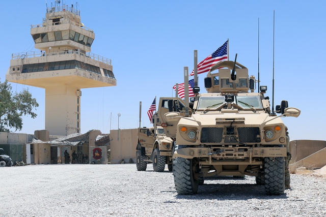 Căn cứ Mỹ tại Iraq bị tấn công tên lửa đạn đạo- Ảnh 1.