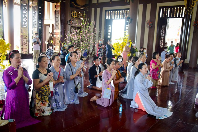 Người Việt đi chùa ngày tết có khác ngày thường không, nên ăn mặc thế nào?- Ảnh 1.