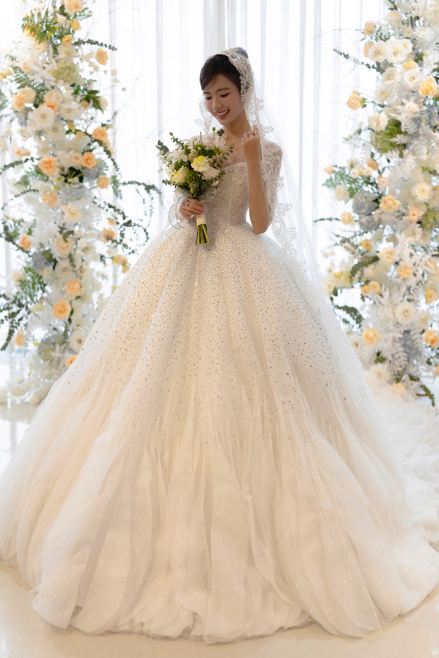 Váy cưới quyến rũ của Vân Vân trong 'Thương ngày nắng về'- Ảnh 3.