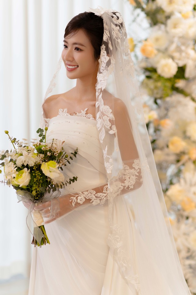 Váy cưới quyến rũ của Vân Vân trong 'Thương ngày nắng về'- Ảnh 2.
