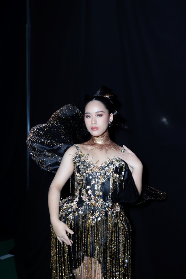Bella Vũ gặp sự cố trong show diễn của nhà thiết kế Huỳnh Thức- Ảnh 5.