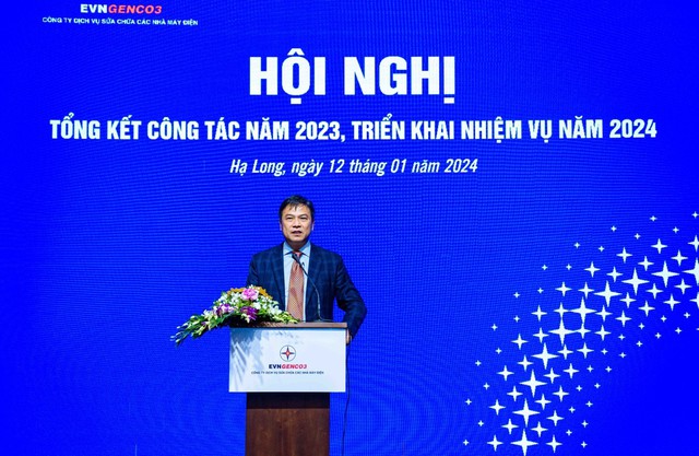 Ông Đinh Quốc Lâm - Bí thư Đảng ủy, chủ tịch HĐQT Tổng Công ty Phát điện 3 phát biểu tại hội nghị Tổng kết công tác năm 2023, triển khai nhiệm vụ năm 2024
