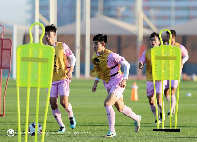 Đội tuyển Việt Nam dốc sức tập luyện, sao trẻ của HLV Troussier muốn xé lưới Iraq- Ảnh 3.