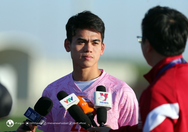 Đội tuyển Việt Nam dốc sức tập luyện, sao trẻ của HLV Troussier muốn xé lưới Iraq- Ảnh 2.