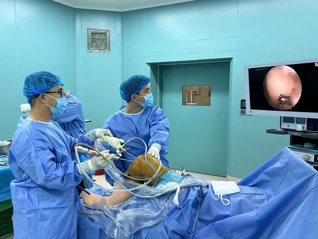 Phẫu thuật nội soi tái tạo dây chằng tại BV Đại học Y Dược Buôn Ma Thuột (Ảnh: BUH)