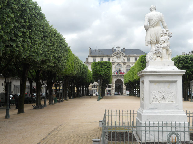 Bỏ túi 5 địa điểm nổi bật khi khám phá thành phố Pau, nước Pháp- Ảnh 3.