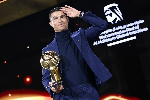 Ronaldo cùng bạn gái chiếm trọn chú ý giữa dàn sao bóng đá tại thảm đỏ- Ảnh 6.