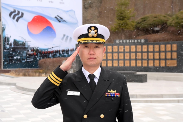 Thủy thủ sống sót sau vụ chìm tàu Cheonan trở thành hạm trưởng tàu cùng tên- Ảnh 1.