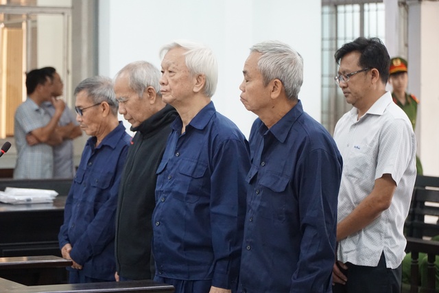 Cựu Chủ tịch Khánh Hòa xin giảm tội cho cấp dưới, nhận tội về mình- Ảnh 1.