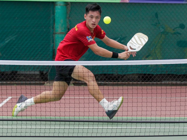 Trương Vinh Hiển giành thắng trước tay vợt pickleball từng vô địch nước Mỹ Daniel Moore- Ảnh 3.