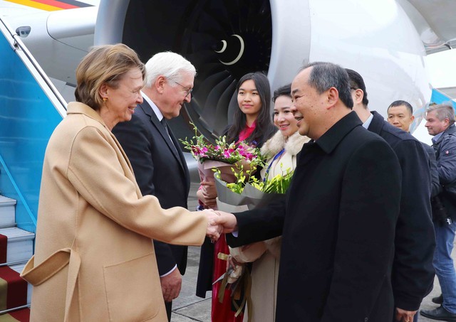Tổng thống Đức đến Hà Nội, bắt đầu thăm cấp nhà nước tới Việt Nam- Ảnh 1.