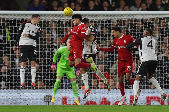 Liverpool nhọc nhằn vượt qua Fulham để vào trận chung kết Cúp Liên đoàn Anh gặp Chelsea- Ảnh 2.