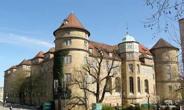 Thăm bảo tàng xe hơi, lâu đài và quảng trường cổ kính tại Stuttgart, Đức- Ảnh 1.