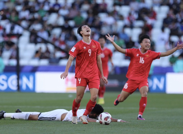 Vì giấc mơ World Cup, bóng đá Việt Nam và HLV Troussier hãy cùng nhau thay đổi- Ảnh 3.